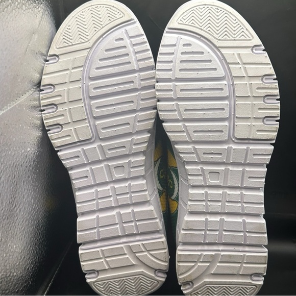 Green Oregon Duck Themed Sneakers - Picture 5 of 6